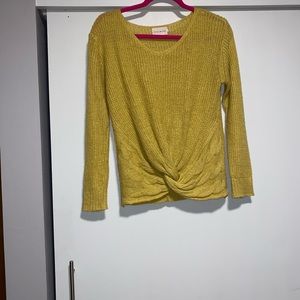 3/10 Mustard yellow top.